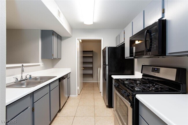Building Photo - 7885 W Flamingo Rd