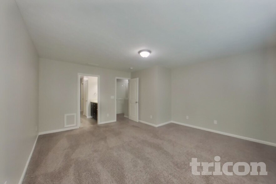 Building Photo - 501 Foliage Ln