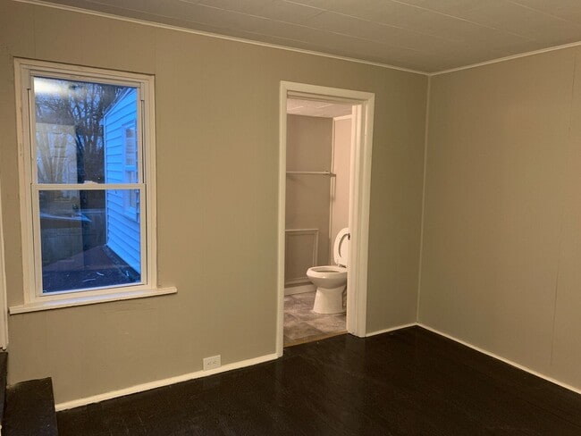 Building Photo - Newly Renovated 2 Bedroom with a walk-through Home in Carlisle