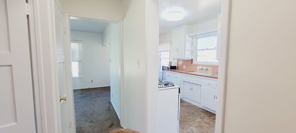 Building Photo - 16911 Glenetta Way