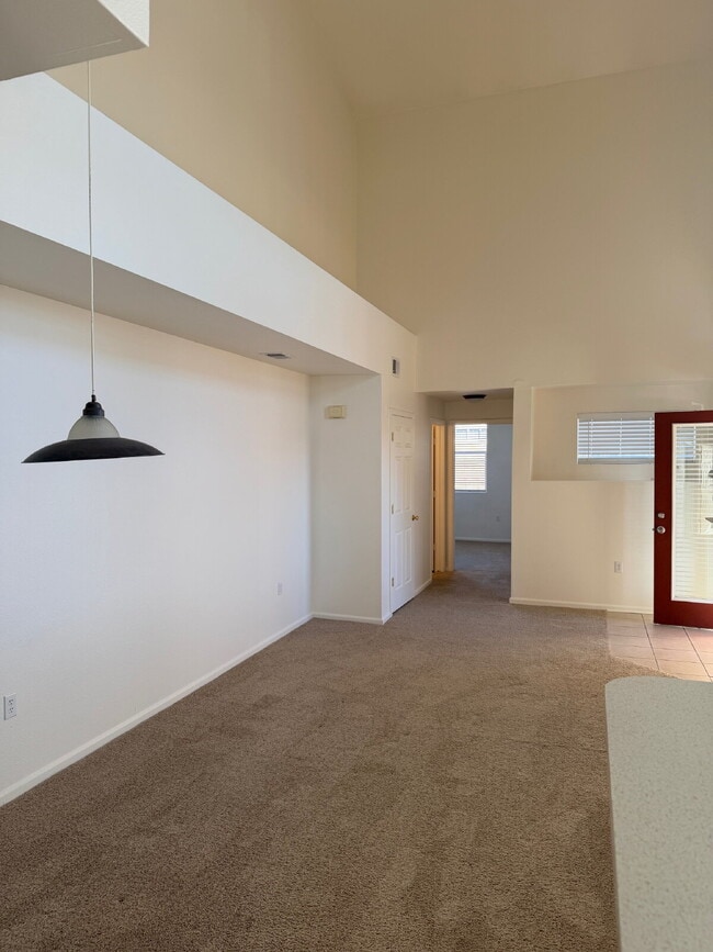 Building Photo - "Charming 2-Bed, 2-Bath condo Oasis in Aurora - 988 Sq Ft of Comfort!"