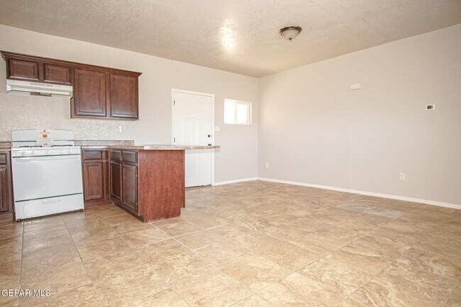 Building Photo - 2862 Grant Ave