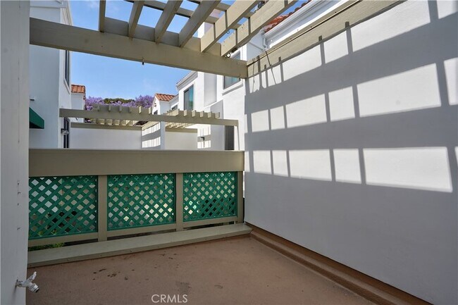 Building Photo - 7401 Seabluff Dr