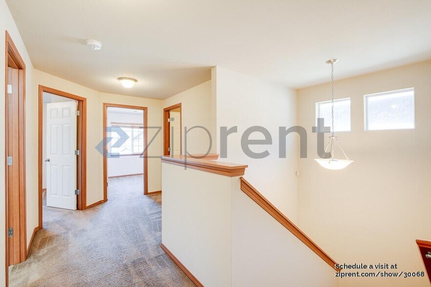 Building Photo - Unit