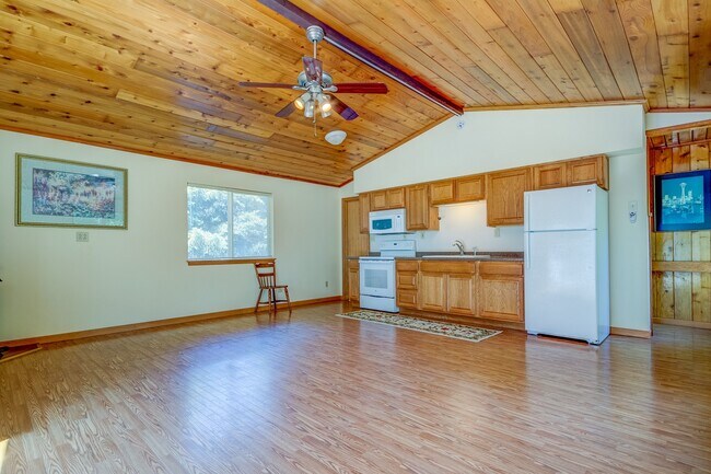 Building Photo - 839 S Hazzle Ct