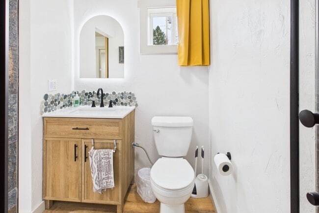 Building Photo - 309 W Farewell St