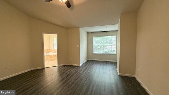 Building Photo - 23227 Roberts Tavern Dr