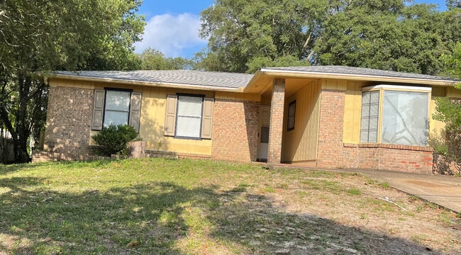 Primary Photo - 904 Juniper Ave