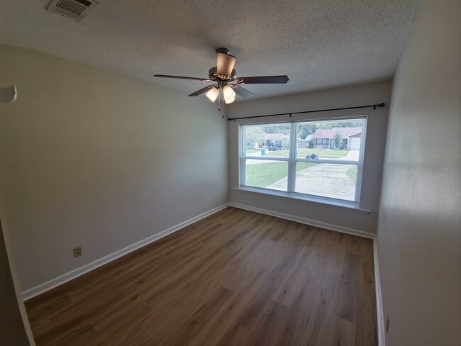 Building Photo - 371 Forest Loop