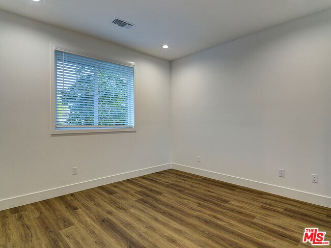 Building Photo - 5602 W 78th St