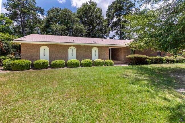 Building Photo - 1726 Greenwood Cir