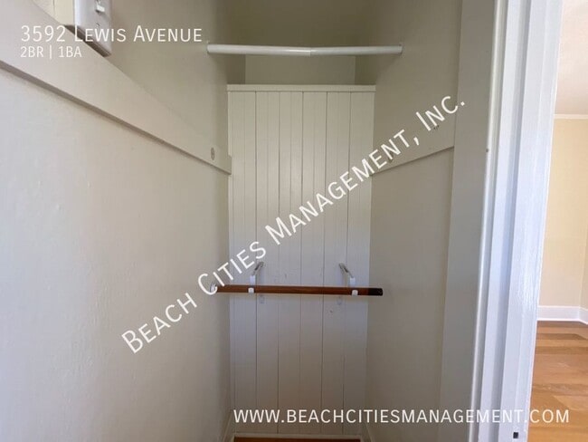 Building Photo - 3592 Lewis Ave