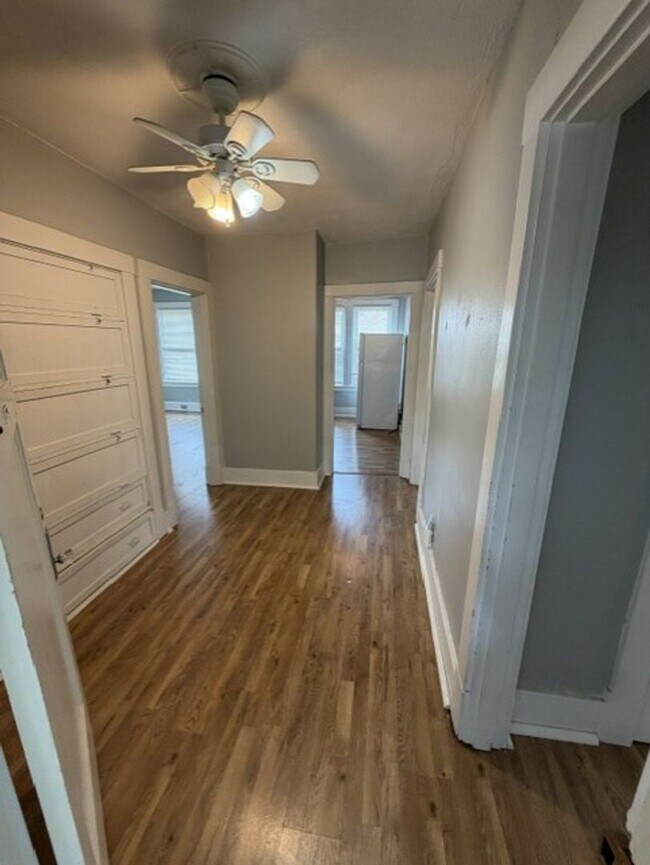 Building Photo - 256 Mabrick Ave