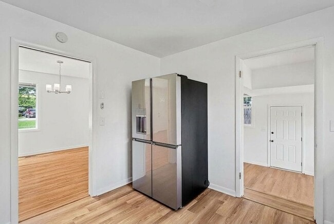 Building Photo - 2118 Crystal Dr