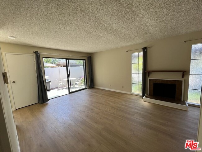 Building Photo - 28549 Conejo View Dr