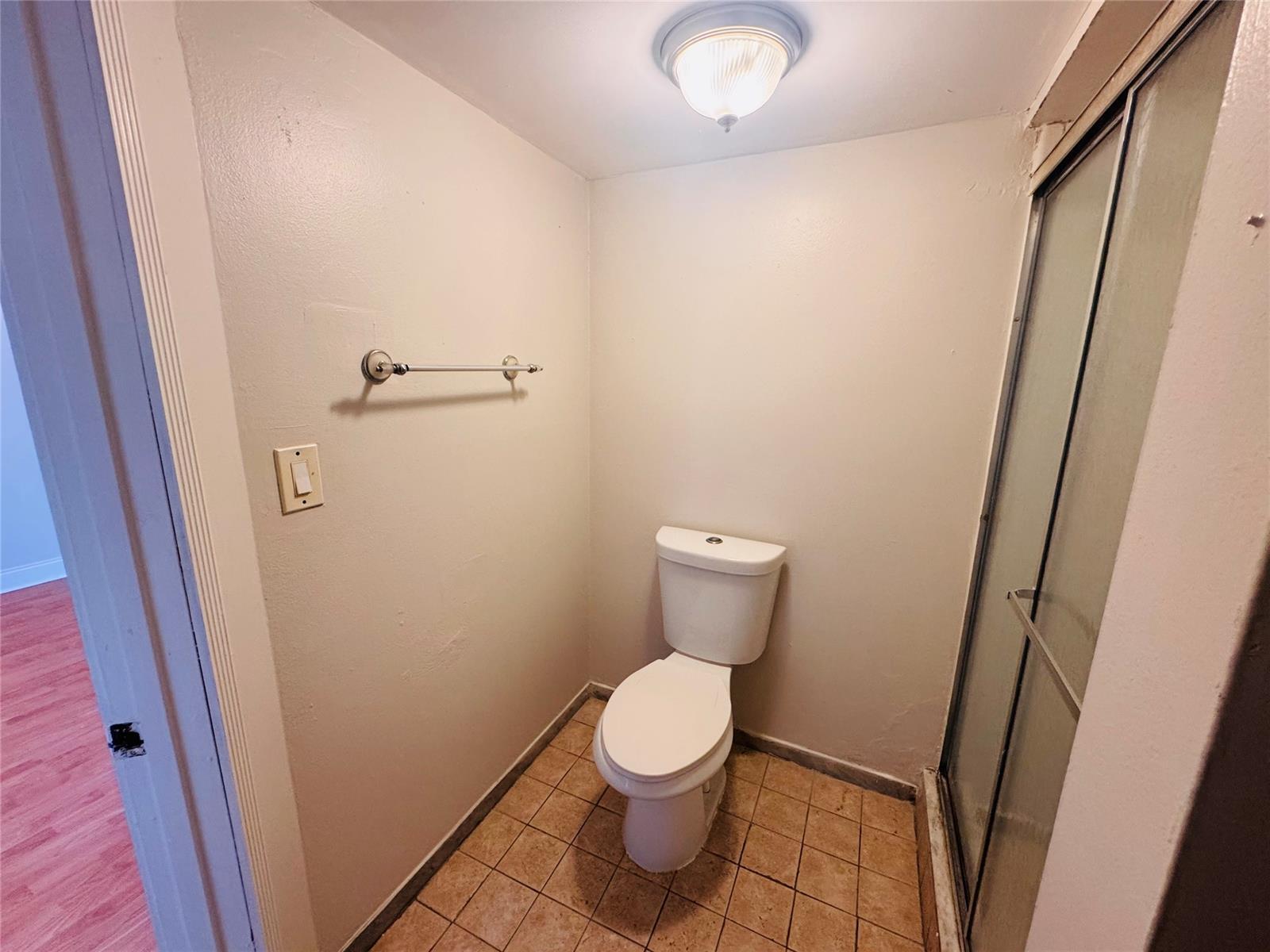 Building Photo - 8020 Colony Cir N