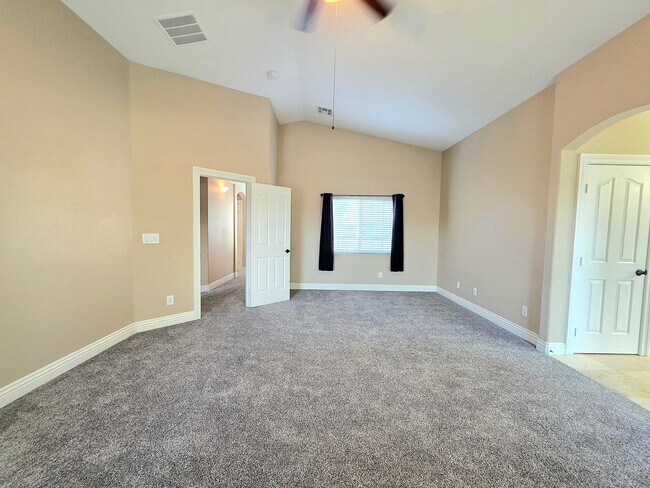 Building Photo - Three-bedroom Single Family