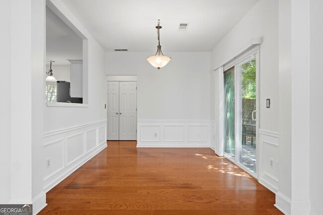 Building Photo - 513 Stepney Ct SE