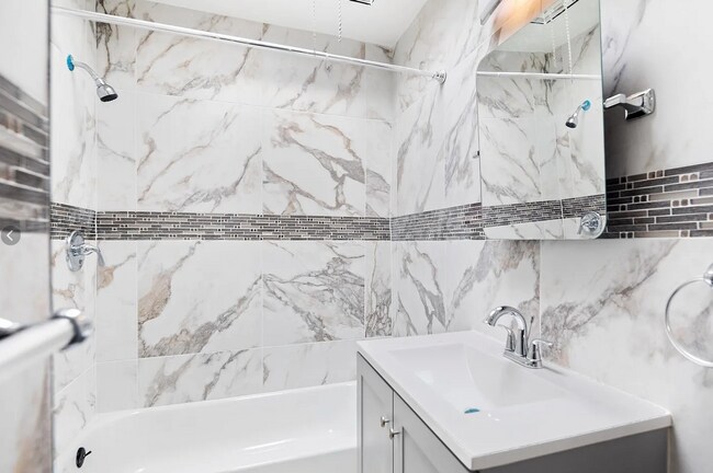 Building Photo - Modern Luxury in the Heart of Grays Ferry