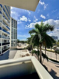 Building Photo - 3140 S Ocean Dr