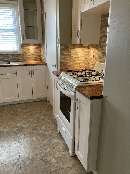 Building Photo - 1509 Chapin Ave