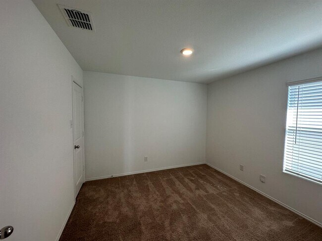 Building Photo - 5319 Braemar Wy