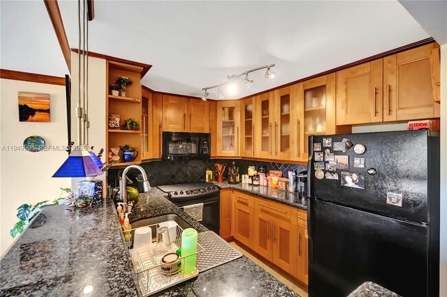 Building Photo - 401 Golden Isles Dr