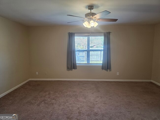 Building Photo - 310 W 5th St