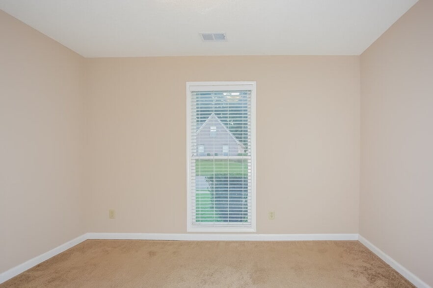 Building Photo - 10198 Woodland Hills Dr