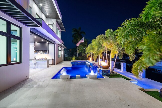 Building Photo - 2650 NE 48th Ct