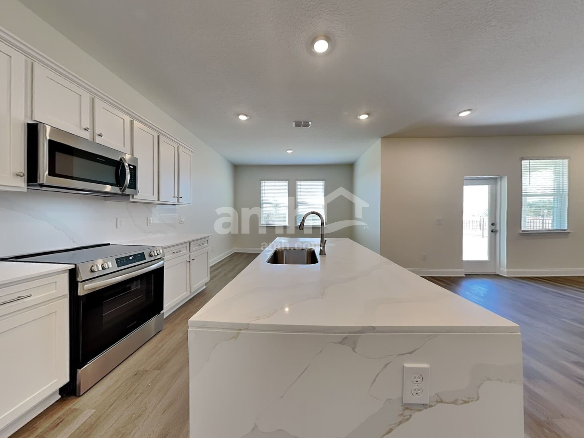 Building Photo - 16444 Pine Terrace Street