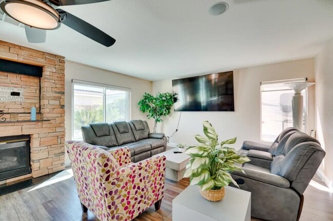 Building Photo - 2697 Pala Dura Dr