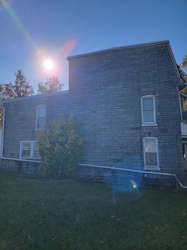 Building Photo - 179 N Water St