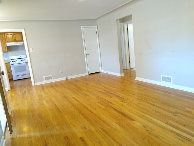 Building Photo - Park Hill 2 Bedroom 1 Bath Central Air! At...