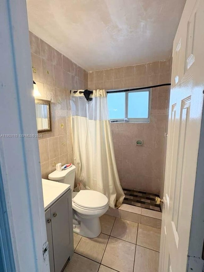 Building Photo - 221 NW 40th St