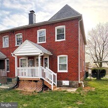 Building Photo - 609 Smithfield Ave