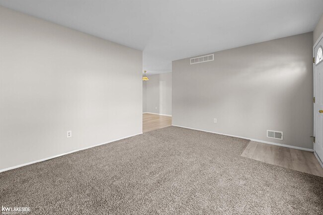 Building Photo - 3043 Heritage Dr