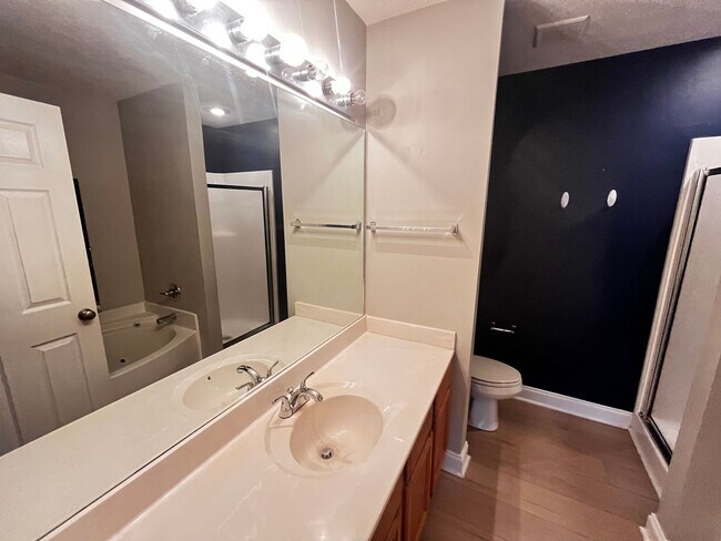 Building Photo - Beautiful 4 Bedroom and 2.5 Bath Home