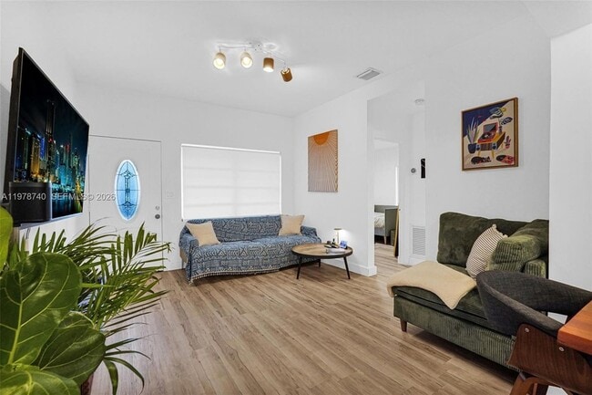 Building Photo - 274 NW 43rd St