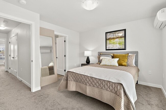 Building Photo - Spacious 3 Bedroom, 3 Bath Townhome with 1...