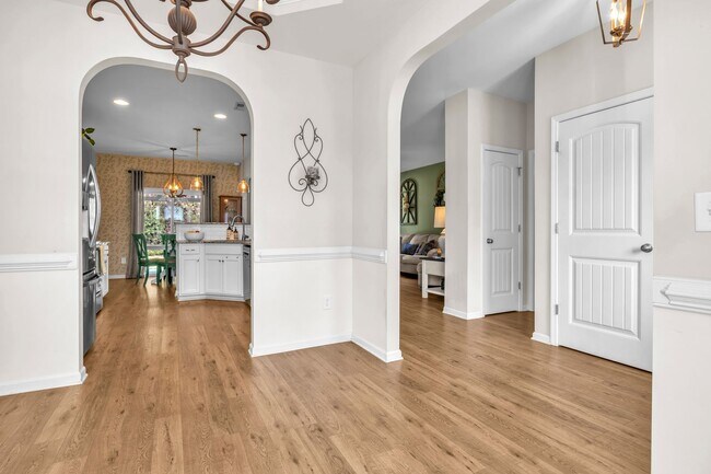 Building Photo - 4 bedroom 2.5 bathroom home close to beaches, shopping, and Marine Corps Bases.