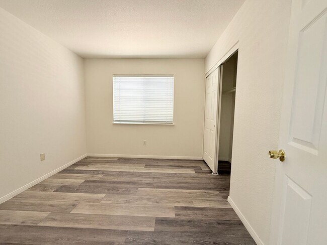 Building Photo - Highly desirable North Summerlin single-fa...
