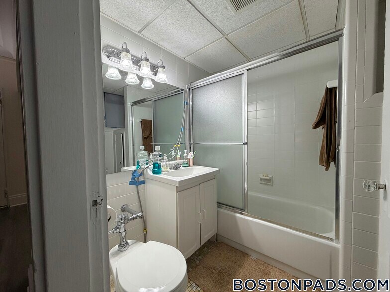 Building Photo - 62 Boylston St