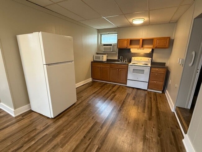 Building Photo - MOVE IN SPECIAL! 1 bedroom 1 bathroom apartment in Newport, PA
