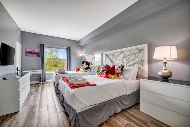 Building Photo - 8303 Palm Pkwy