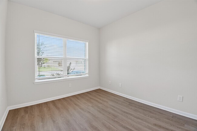 Building Photo - 2615 Ryon Falls Dr