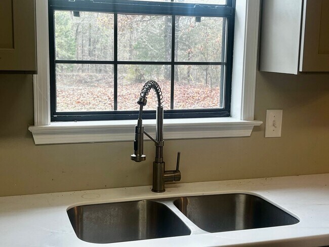 Building Photo - 95 Oakwood Dr