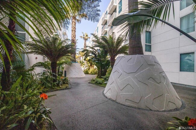 Courtyard - 555 4th St