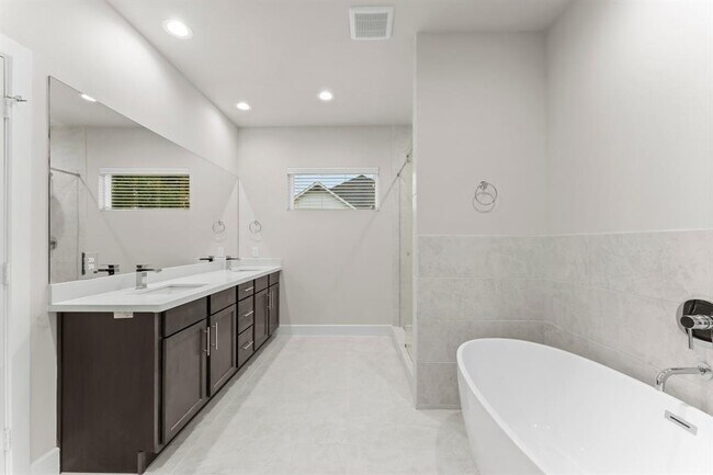 Building Photo - 5905 Haring Ln