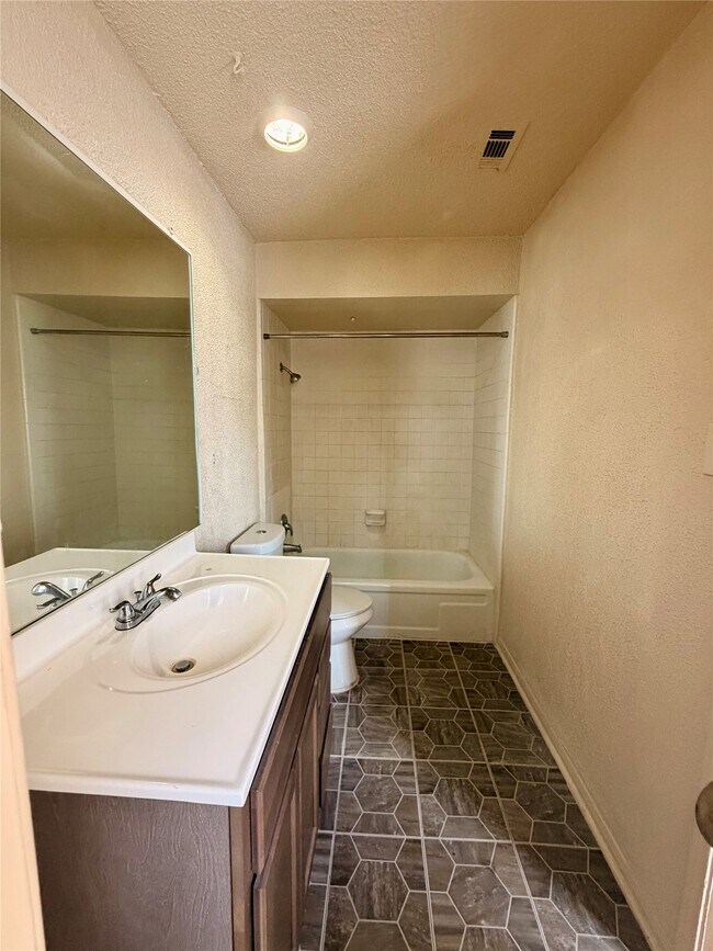 Building Photo - 7700 Creekbend Dr